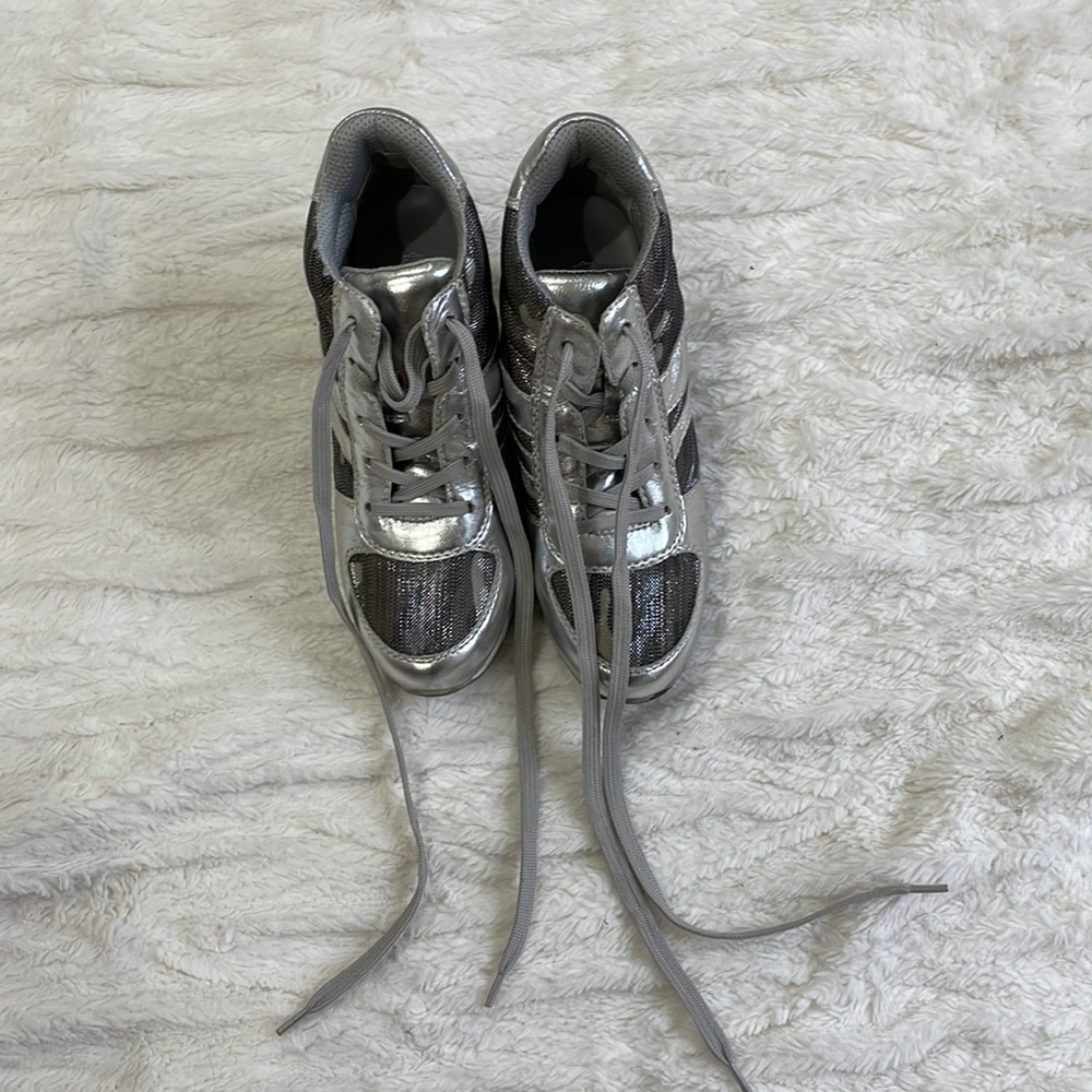 Wedge sneakers leather preowned good condition size 6